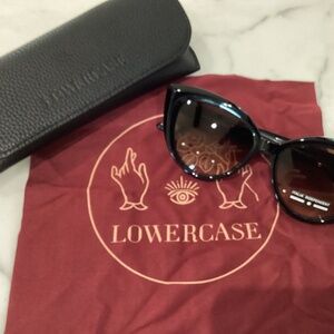 Lowercase Brillo black sunglasses